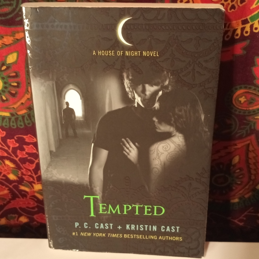 📚3/$8 Sale House of Night Novel "Tempted"